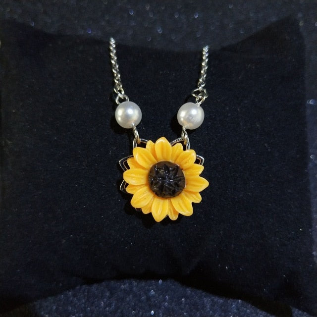 Fashionable Simple Sunflower Pendant