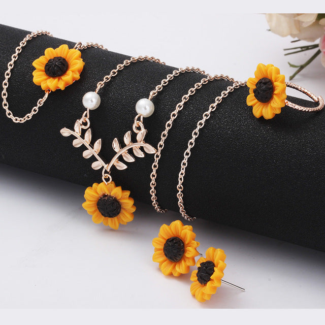 Fashionable Simple Sunflower Pendant