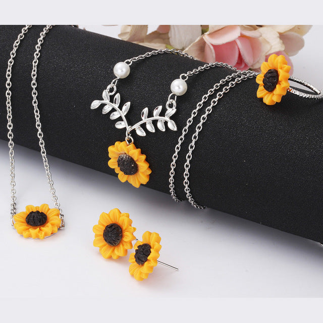 Fashionable Simple Sunflower Pendant