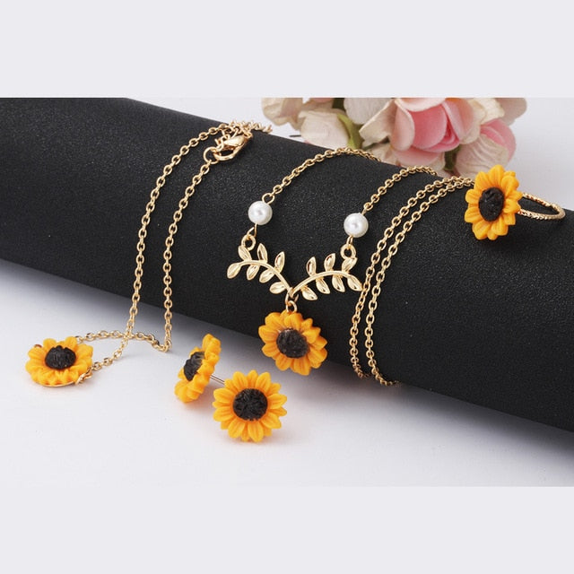 Fashionable Simple Sunflower Pendant